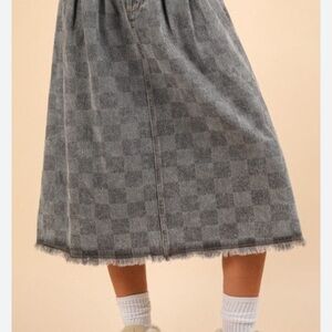 Stylish Gray Checkered Skirt